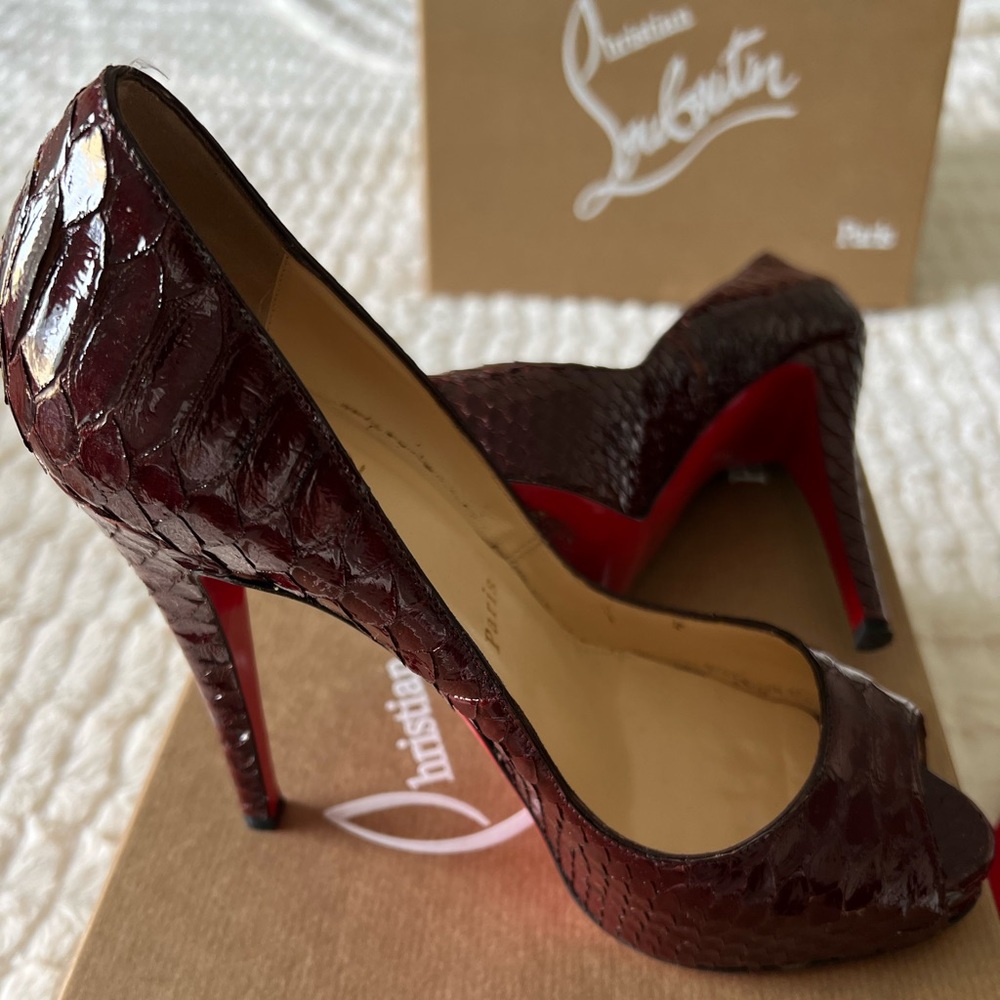 Christian Louboutin heels
Moroccan Red 
Red Bottoms